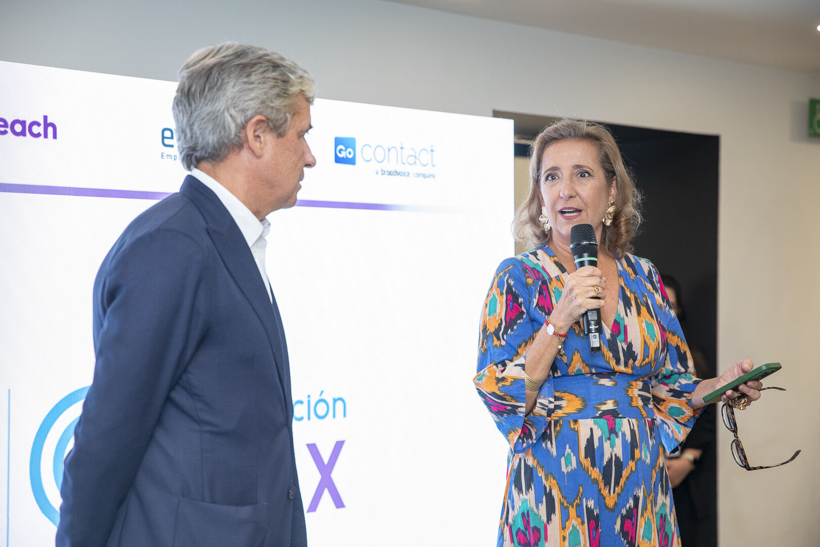 Iñigo Arribalzaga, presidente de CEX, como Ana Buxó, secretaria general de la asociación, en su discurso de agradecimiento