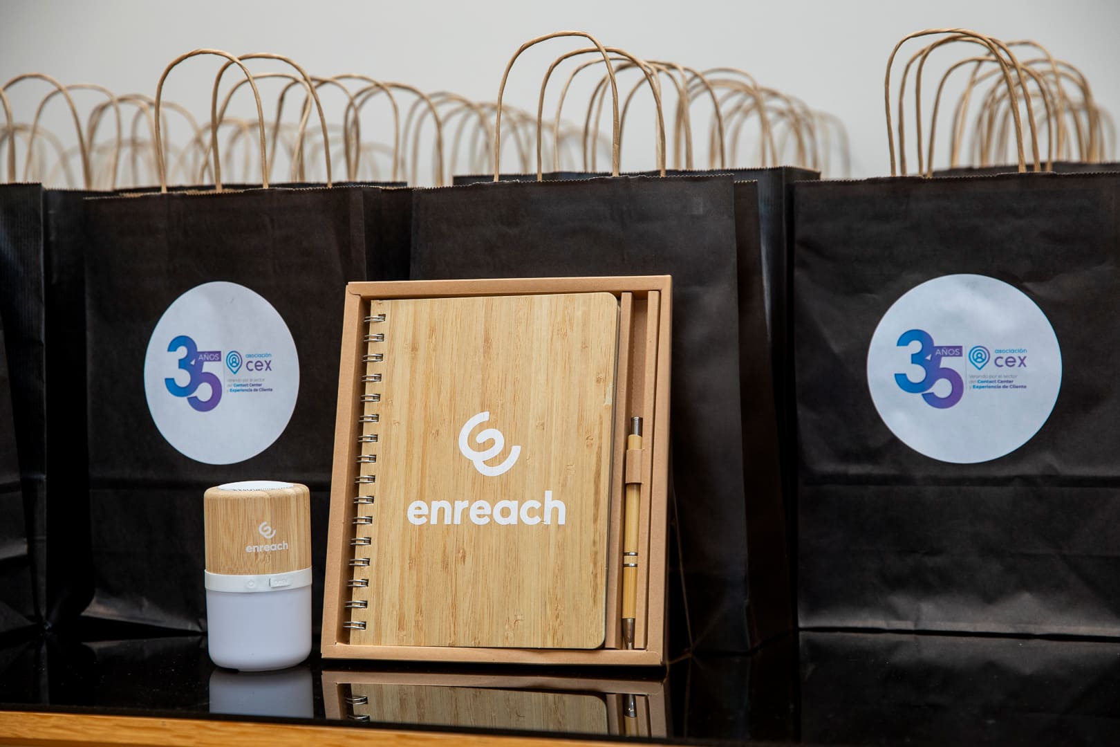 Merchandising de Enreach ES para los asistentes del aniversario CEX