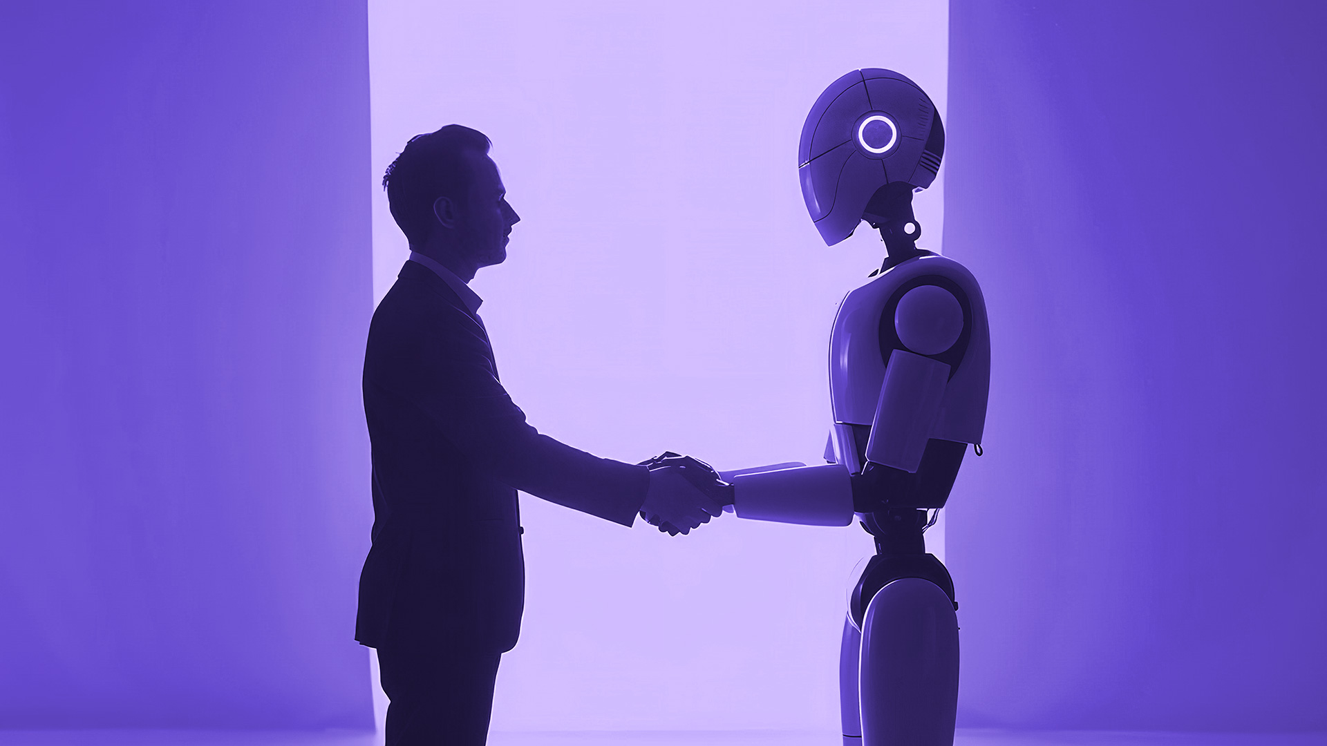 Empresario con traje estrechando la mano a un robot